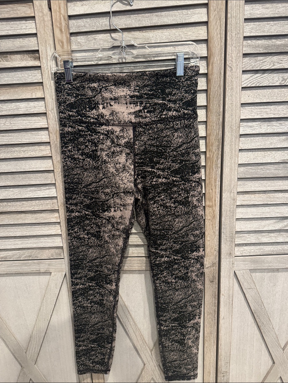 Athleta Women’s Elation Glades Black and Gray Marble Leggings size Medium